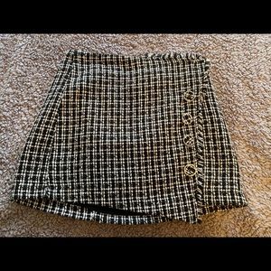 Black and white plaid skirt